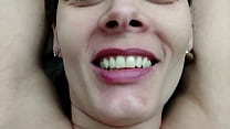 porn этот ублюдок жестко трахает киску этой маленькой сучки и заставляет меня кончить ему на член porn