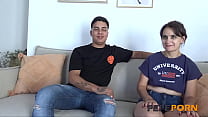 porn она родом из маленького городка но эта удивительная мамуля приехала чтобы отлично потрахаться porn