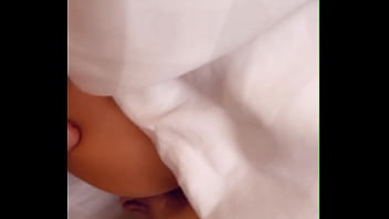 porn маленькая детка проснулась с членом в киске и получила утреннюю сперму на симпатичное личико porn