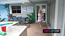 porn молодая блондинка падчерица ария бэнкс кончает на члене своего отчима трясясь и дрожа всем телом porn
