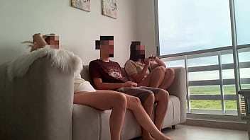porn моя сводная сестра приходит домой со своим парнем посмотреть фильм и мы обе скачем на его восхитительном члене porn