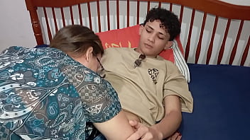 porn мать моего отчима заставила меня убраться в доме и я трахнул ее porn