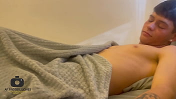 porn моя мачеха с большой задницей приходит ко мне в комнату на рассвете и делает мне лучший минет в моей жизни porn