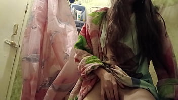 porn я живу с родителями в одной комнате поэтому я запираюсь в ванной чтобы мастурбировать porn