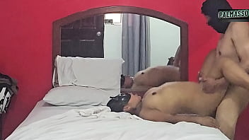 porn 실제 홈메이드 비디오 마스크를 쓴 짧은 멀티 오르가즘 색정증 환자가 흥분한 청년에 의해 콘돔 없이 성교되고 풍부한 신음소리를 냅니다 마침내 그것은 그 안에서 끝난다 porn