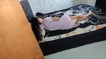 porn моя сексуальная сводная сестра спит без трусиков и это меня так заводит что я засовываю свой член ей в маленький porn