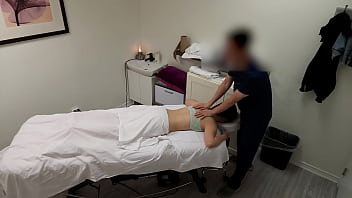 porn великолепная японская официантка которая сказала нет нет нет у меня есть парень когда ее массажист собирался porn