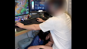 porn фанатка kcorp отсасывает мне во время игры мне приходится отключаться чтобы ее трахнуть kcwin porn