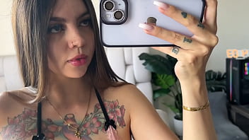 porn я так возбуждаюсь снимая свое тело утром что трю палец в киску porn