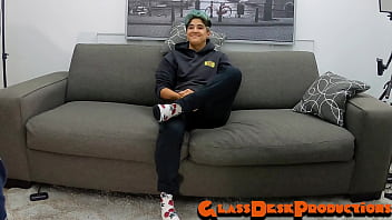 porn 그녀는 일종의 그들그들 같은 존재이지만 그녀가 카메라에서 자지를 위해 보지를 열 것이기 때문에 누가 신경쓰겠어요 porn