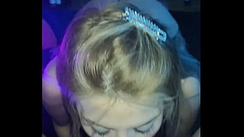 porn когда я сосу его я хватаю его член как будто это моя бутылка я пью молоко и оно на вкус как клим porn