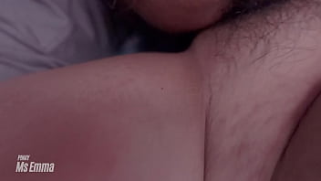 porn 인도네시아 포르노 호색한 큰 가슴 아내 바람피우는 바람을 피우고 남편이 다른 방에서 쉬고 있는 동안 옆집 남자가 그녀의 털이 많은 보지와 섹스할 수 있게 합니다 porn