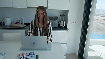 porn сказал мачехе испанскую фразу и трахнул ее porn