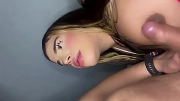 porn я пригласила парня ко мне домой поиграть в видеоигру но в итоге мы оказались в моей постели и мило трахались porn