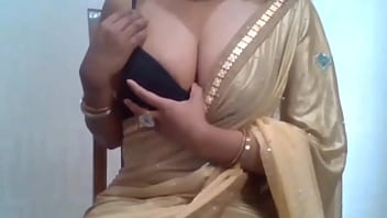 porn mom poonam showed her pussy and boobs while changing clothes viral mms xxx video hindi porn