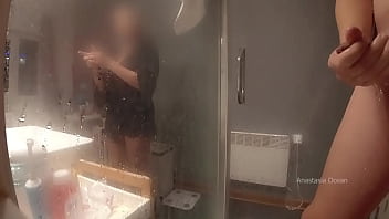 porn мачеха пришла к нему в ванную он начал дергаться ей нравится смотреть моя извращенная семья porn