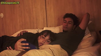 porn 이복언니와 함께 netflix를 보는데 어쩔 수 없이 내 성기를 그녀의 입에 넣었더니 우리를 거의 발견할 뻔했습니다 porn
